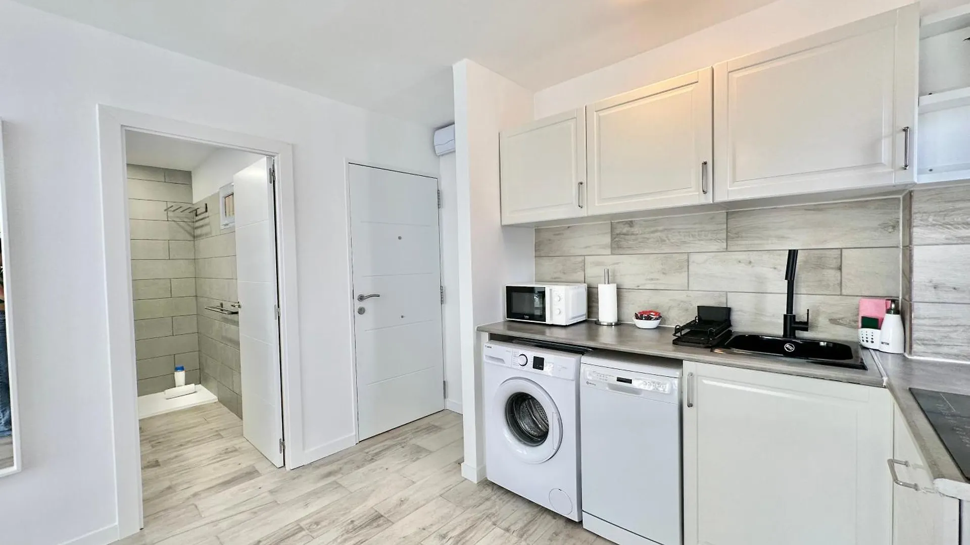 Torres De Yomely - Y4G Apartment Arona  0*, Arona (Tenerife) Spain